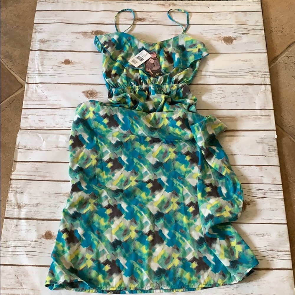 Women’s or juniors dress very pretty